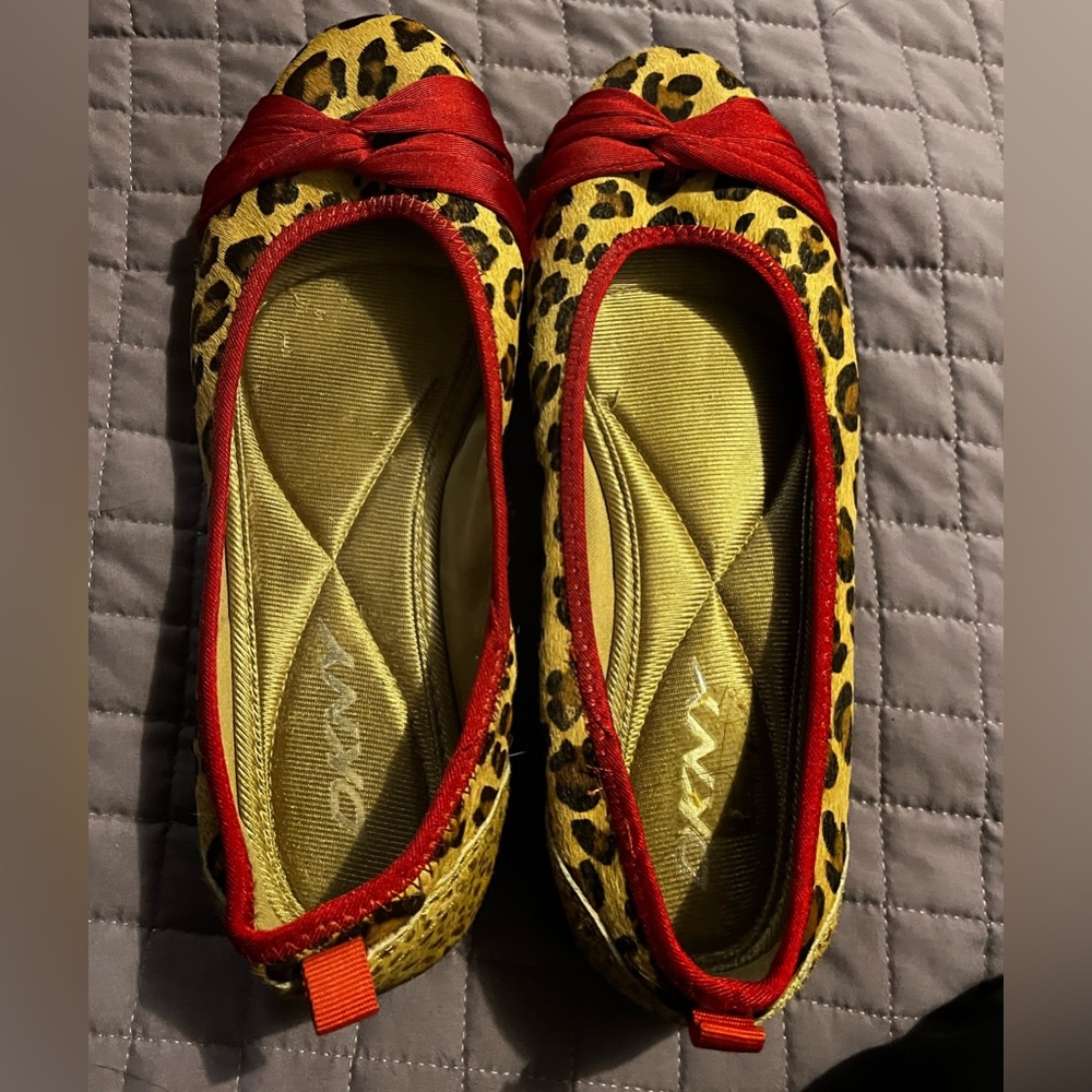 DKNY FLATS LEOPARD PRINT